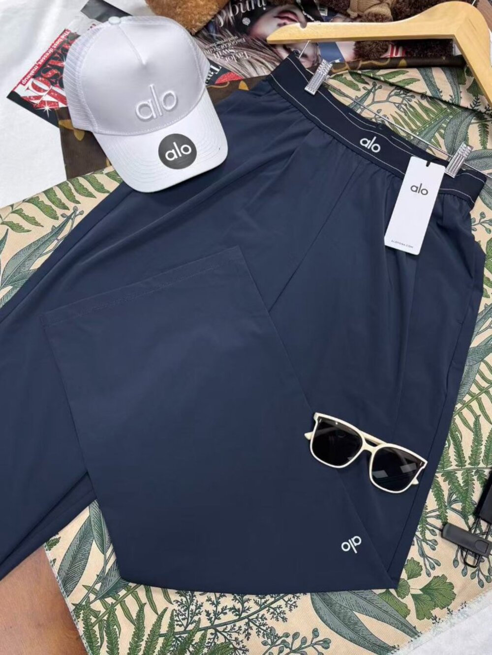 ๐ Alo Yoga Suit Up Trouser Navy Blue (Regular Version Inner Seam 30 inches) - Picture 5 of 10